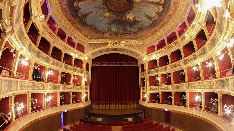 Siracusa. Artisti internazionali al Teatro Massimo: «Il regista Khalifa ultimo ospite del festival MediterrArté»