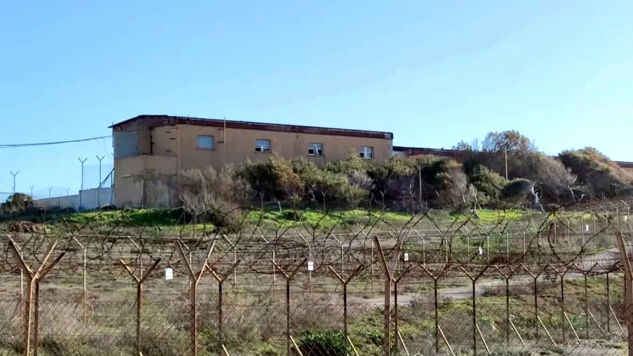 Tende per forze dell'ordine: idea accantonata in attesa del Consiglio dei Ministri.