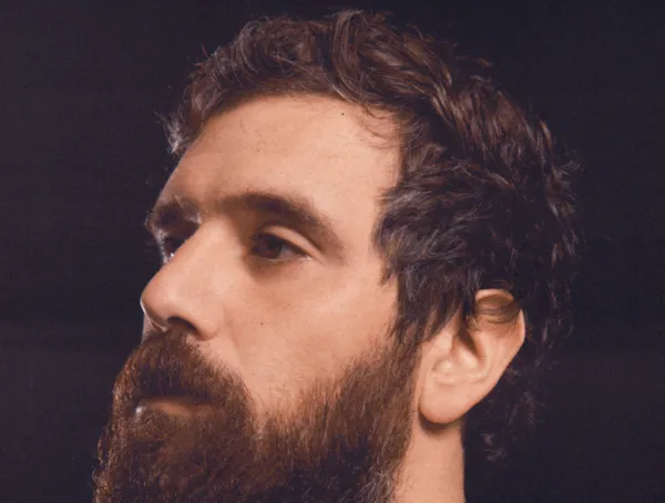 Tommaso Paradiso porta il suo tour "Sensazione Stupenda" a Catania.