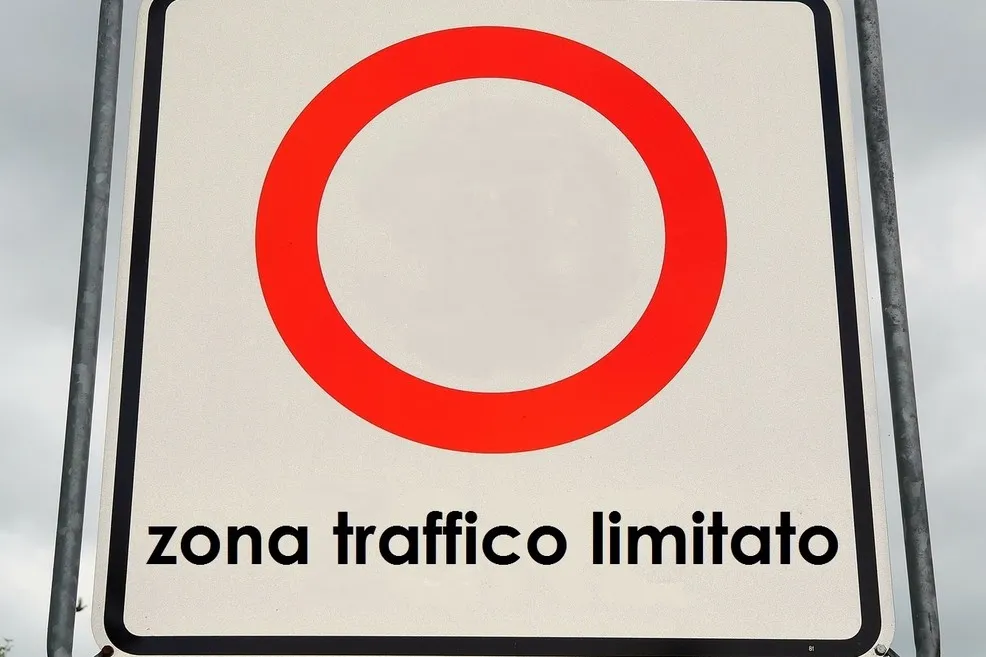 Turista multato anche con autorizzazione in ZTL Ragusa - Novetv.com.