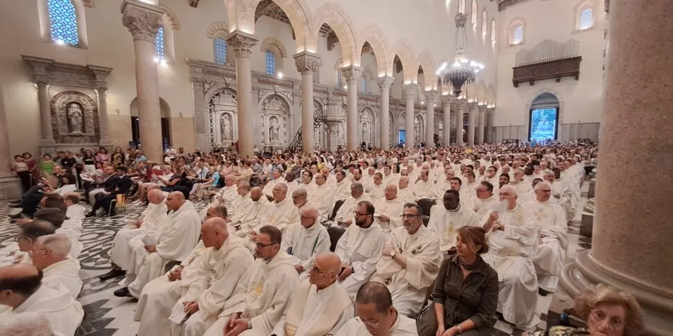 Visita pastorale a Messina da Arcivescovo Accolla