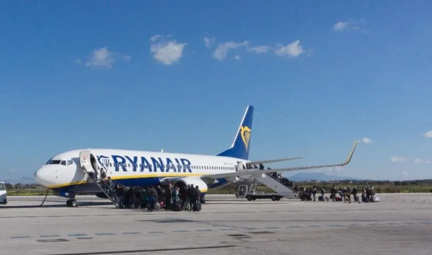Volo Catania-Pisa in ritardo di cinque ore, come richiedere il rimborso.