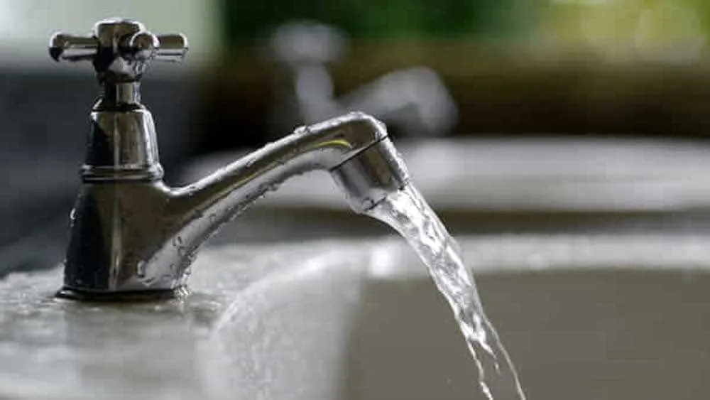 Zone senza acqua: riparazione urgente alla rete idrica colabrodo.