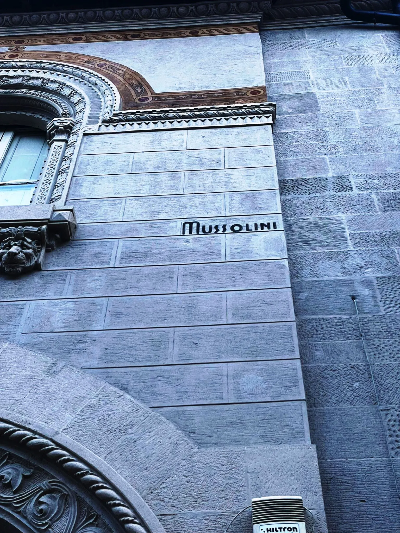 Anpi Messina copre spese per cancellare scritte Mussolini.
