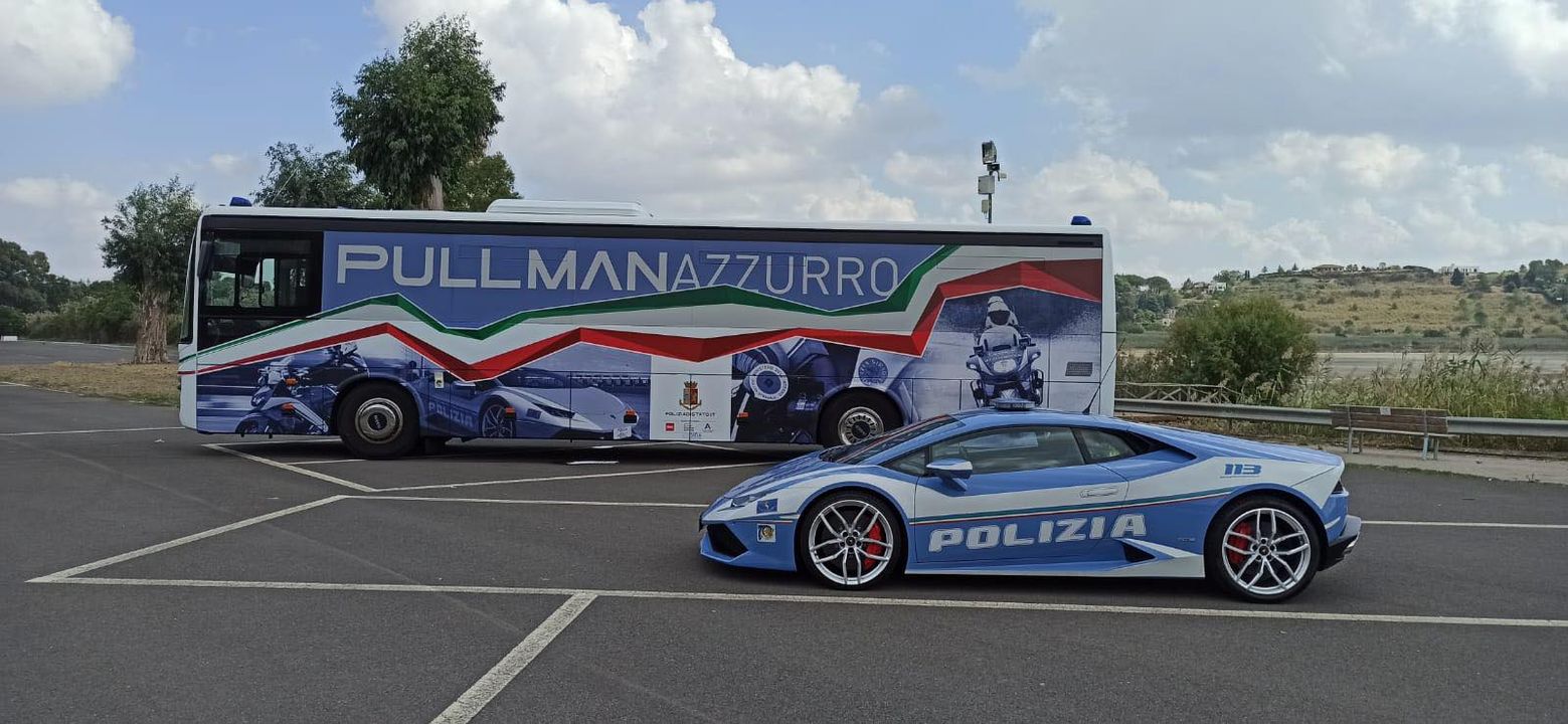 Autobus azzurro Polizia