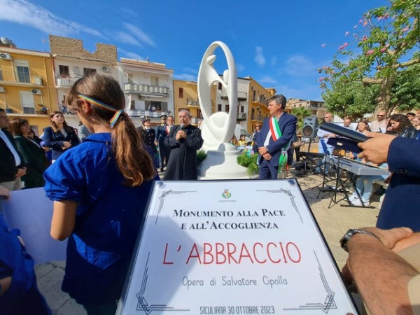 Inaugurato a Siculiana un monumento alla Pace e all'Accoglienza