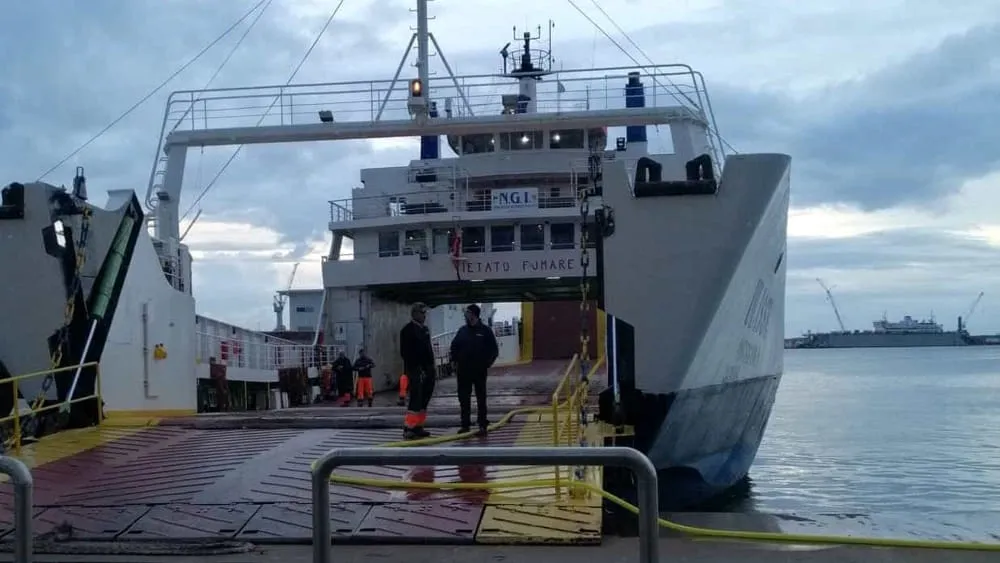 Nuovo sequestro nella tratta isole minori - guardia di finanza stringe Caronte&Tourist