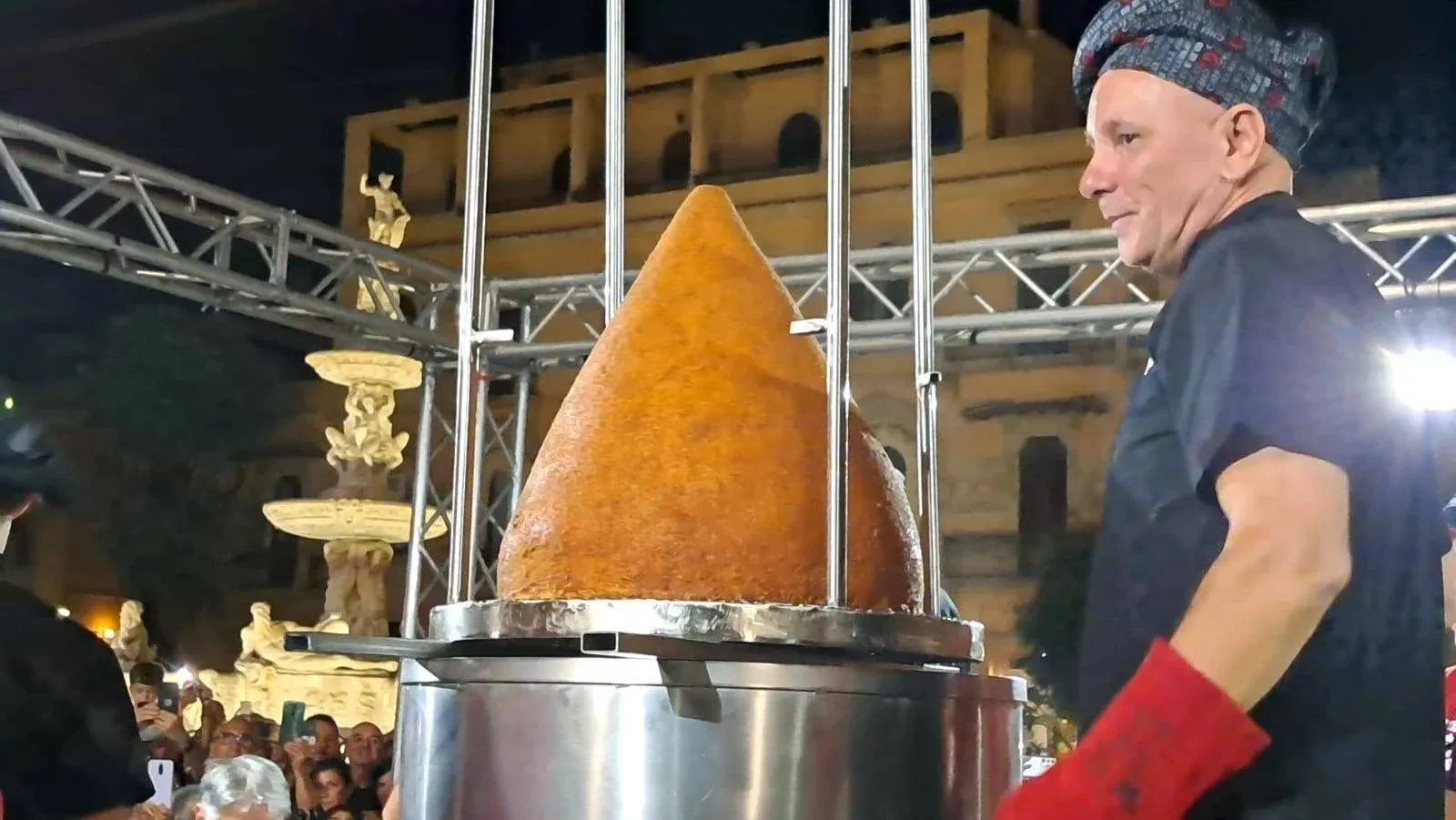 Panificio di Messina, record per l'arancino gigante