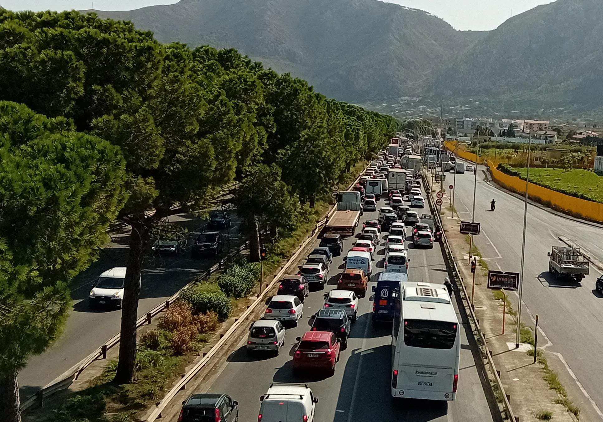 Rabbia sui social per il traffico caotico al ponte Corleone