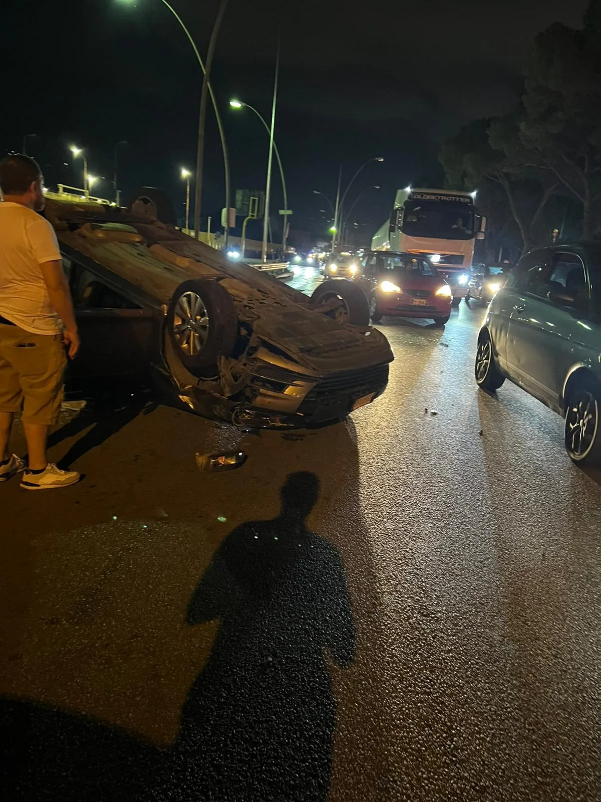 Incidente al carcere Pagliarelli a Palermo: traffico paralizzato.