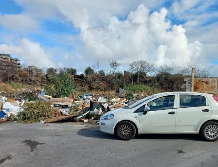 Rifiuti, denunce e sequestri veicoli