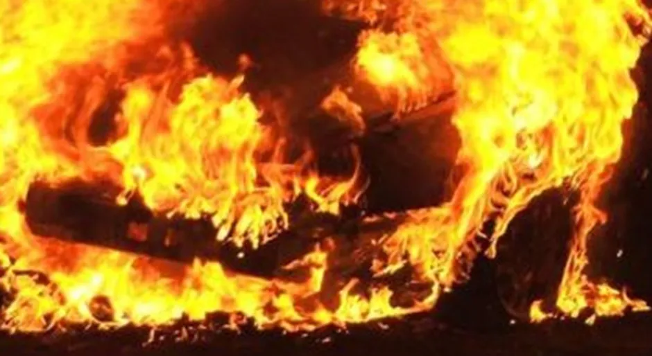 Auto investigatori bruciate, sospetto incendio doloso