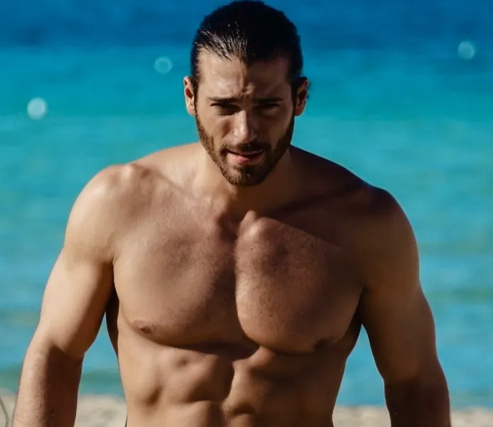 Cam Yaman festeggia il compleanno con i fan a Palermo