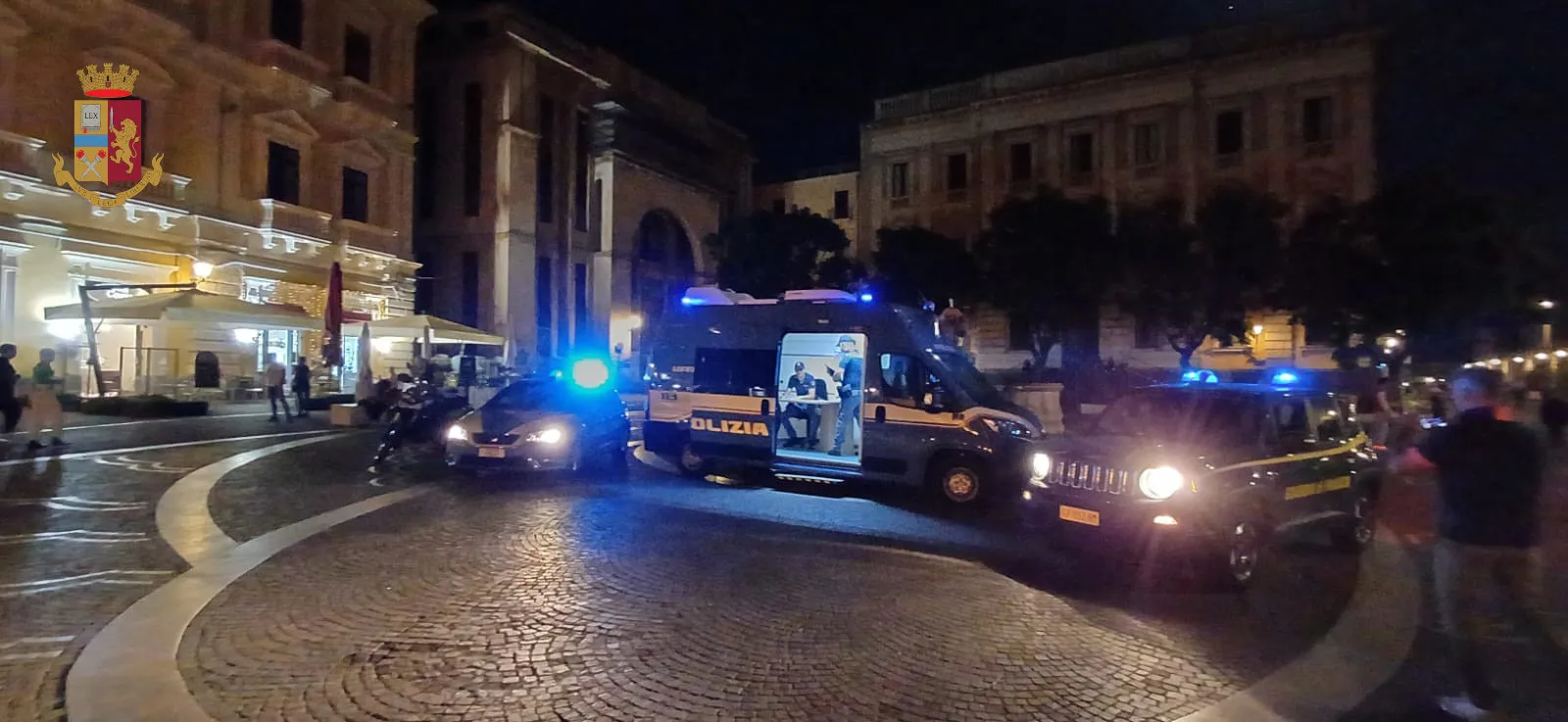 Controlli sulla movida catanese: abusi suolo pubblico, parcheggiatori, droga e alcol.