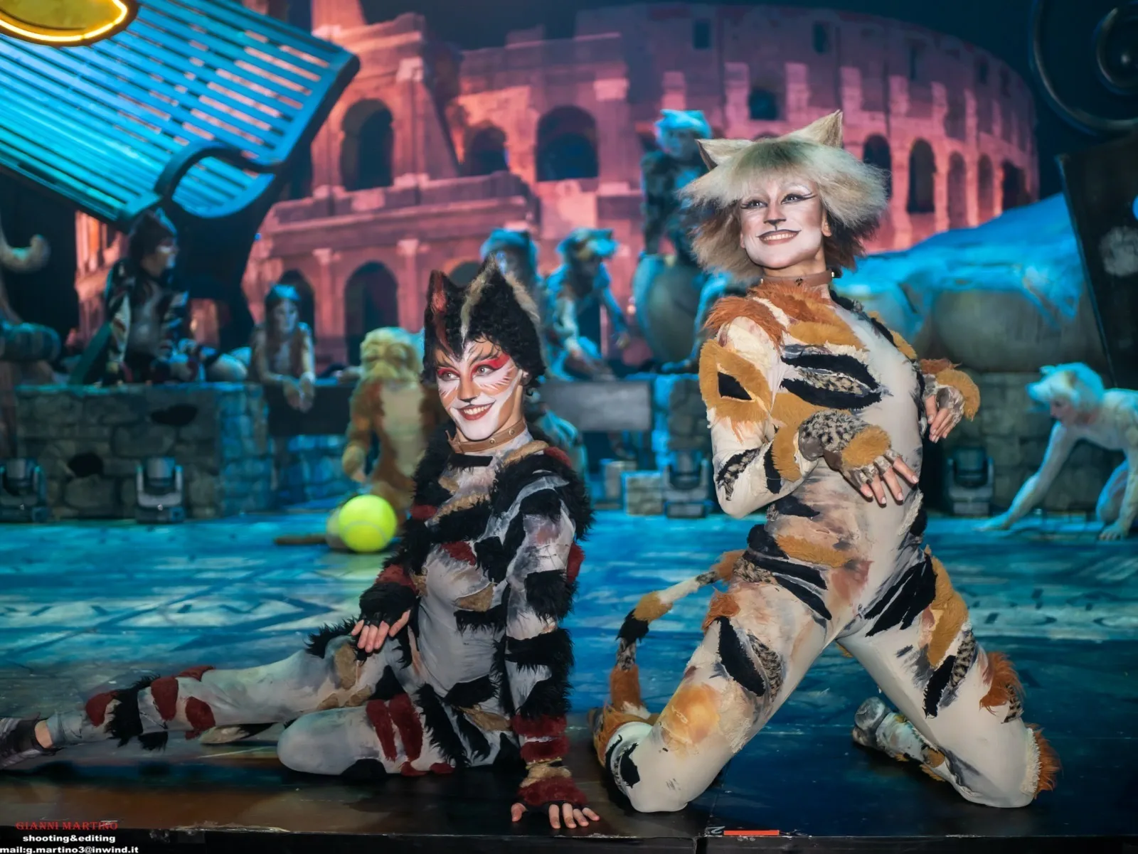 Elga Martino e Viviana Salvo in "Cats" di Piparo in tour a Messina