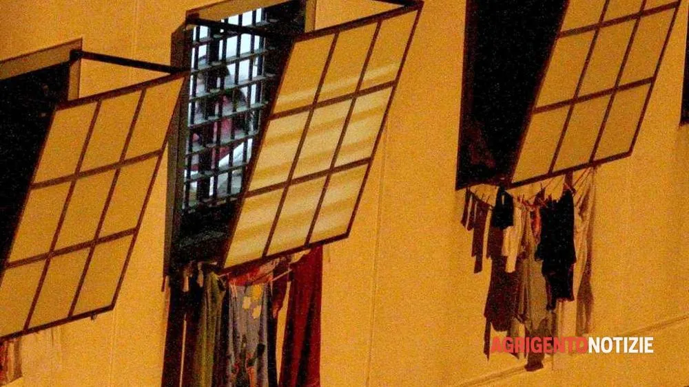 Fallita consegna in carcere, bloccato drone e sequestrati 8 cellulari.