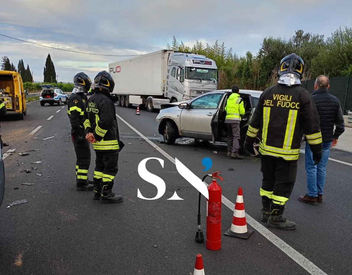 Frontale auto-trattore sulla Siracusa-Floridia: uomo grave