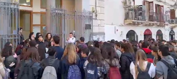 Un minuto di rumore in liceo a Palermo in ricordo di Giulia