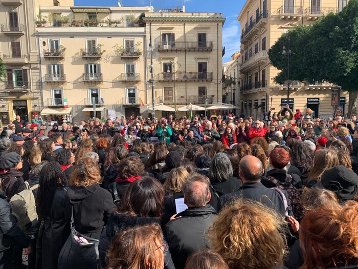 25 novembre: centinaia di donne in corteo a Palermo