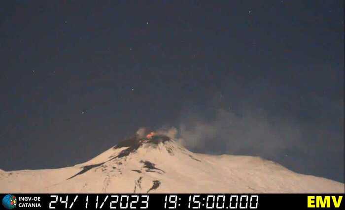 Etna: Ingv, modesta attività stromboliana da cratere Sud-Est