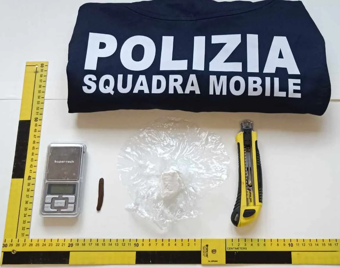 Market droga e domiciliari: la casa della cocaina e hashish