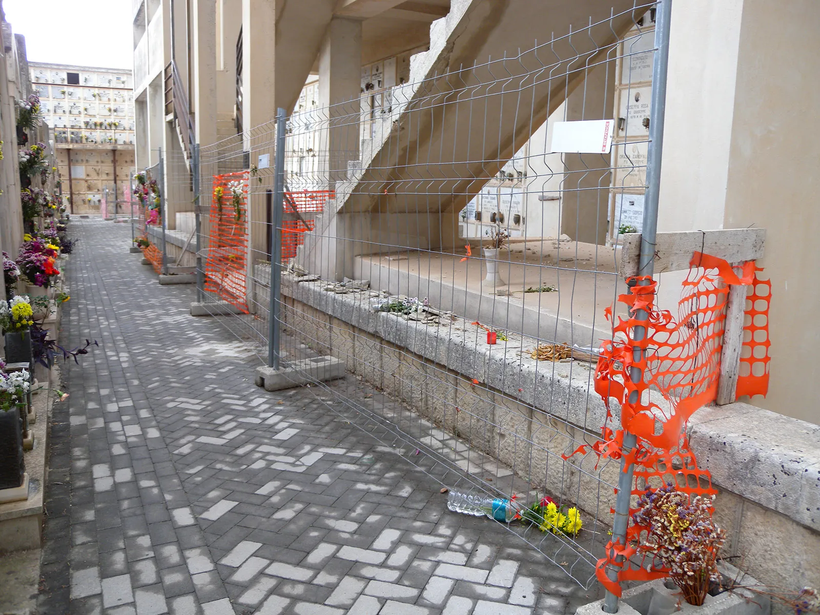 Pericolo crollo loculi inaccessibili a Modica