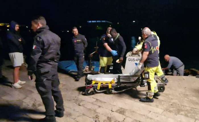 Naufragio a Lampedusa, bimba di 2 anni muore durante i soccorsi