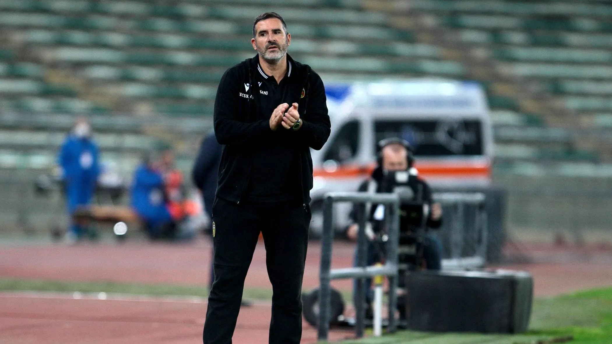 Riassumi questo titolo tra 55 e 66 caratteri Il Catania riparte da Lucarelli, nuovo modulo per fare più gol