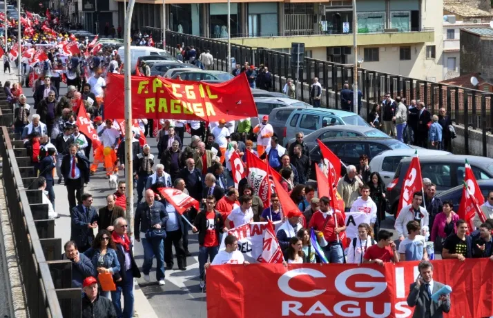 Riassumi questo titolo tra 55 e 66 caratteri Il pubblico impiego sciopera anche a Ragusa