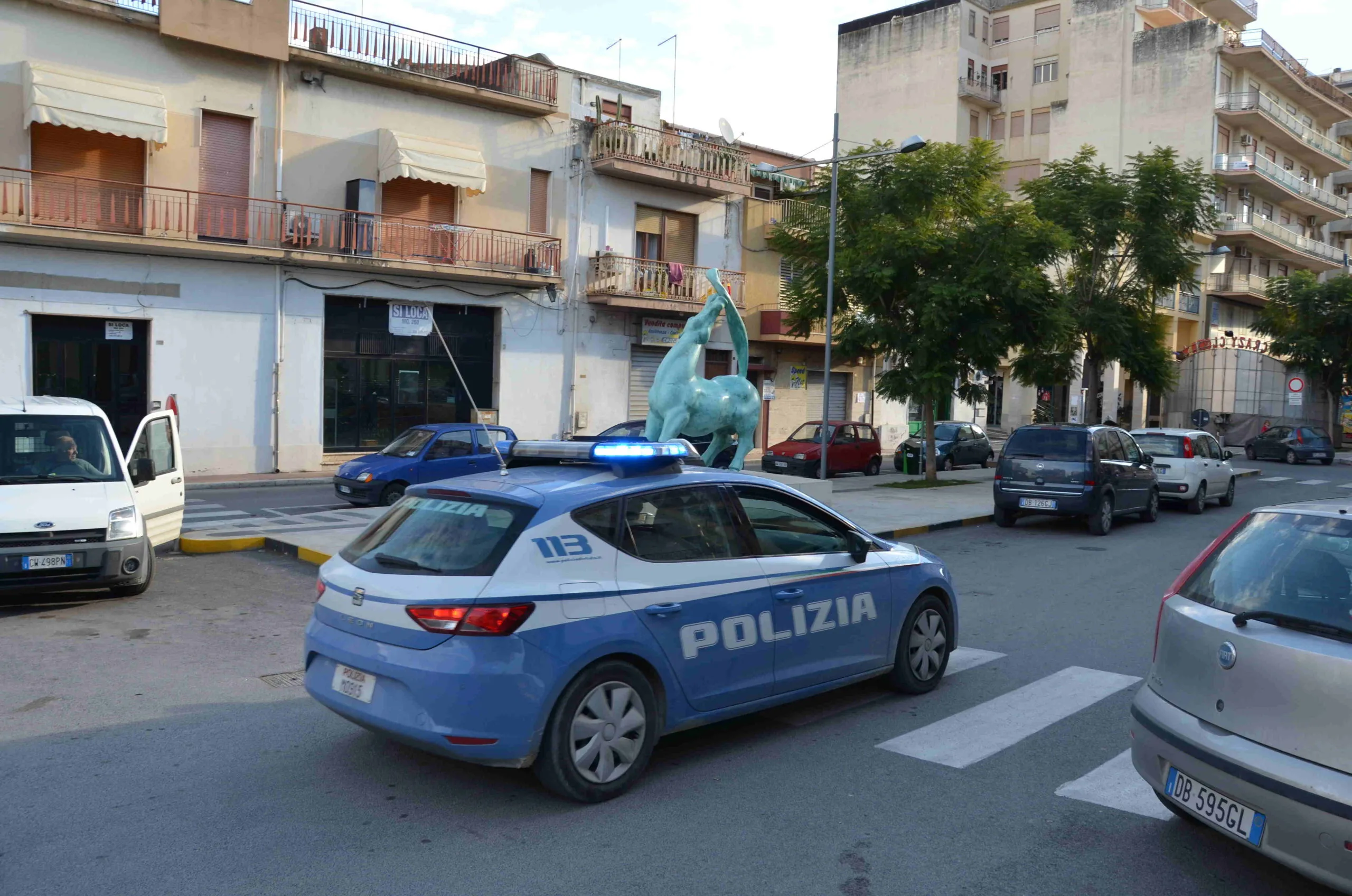 Spacciatrice di marijuana vicino scuola arrestata, D.A.C.Ur. provincia Ragusa - Novetv.com