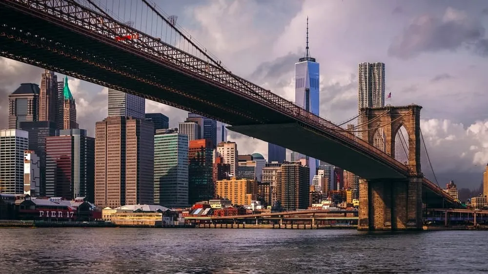 Uno degli indagati ricercato in Italia e negli Usa per affari dei boss tra Palermo e New York.