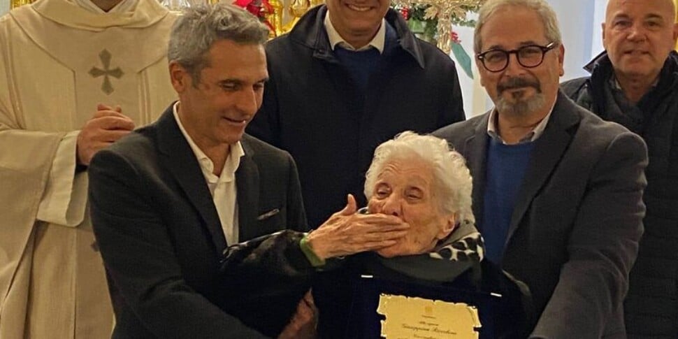 Palermo, festa a Tommaso Natale per i cento anni di nonna Giuseppina