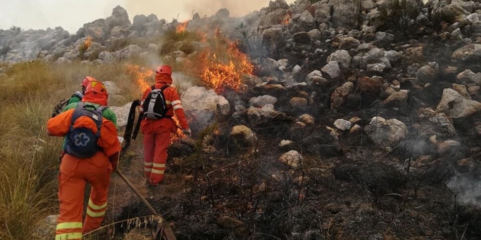 Divampano 17 incendi in Sicilia, la provincia di Caltanissetta è la più colpita