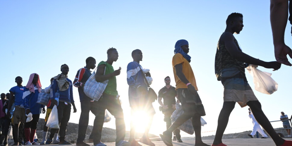 Cinquantasei migranti sbarcano a Lampedusa, rintracciati a Cala Francese