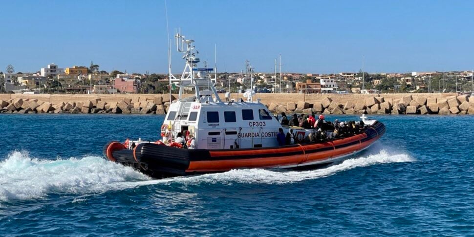 Altri 79 migranti sbarcano a Lampedusa, salgono a 5 gli approdi