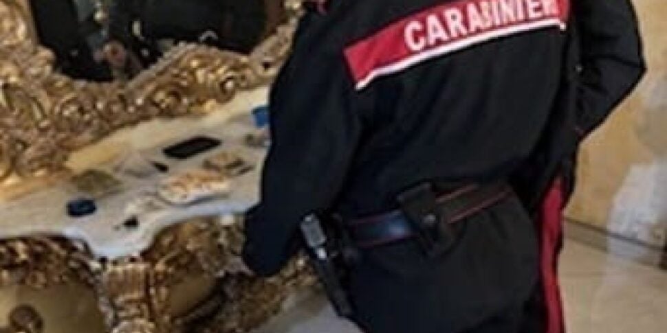 Catania, a Librino un appartamento trasformato in mercato della droga: arrestata coppia di spacciatori