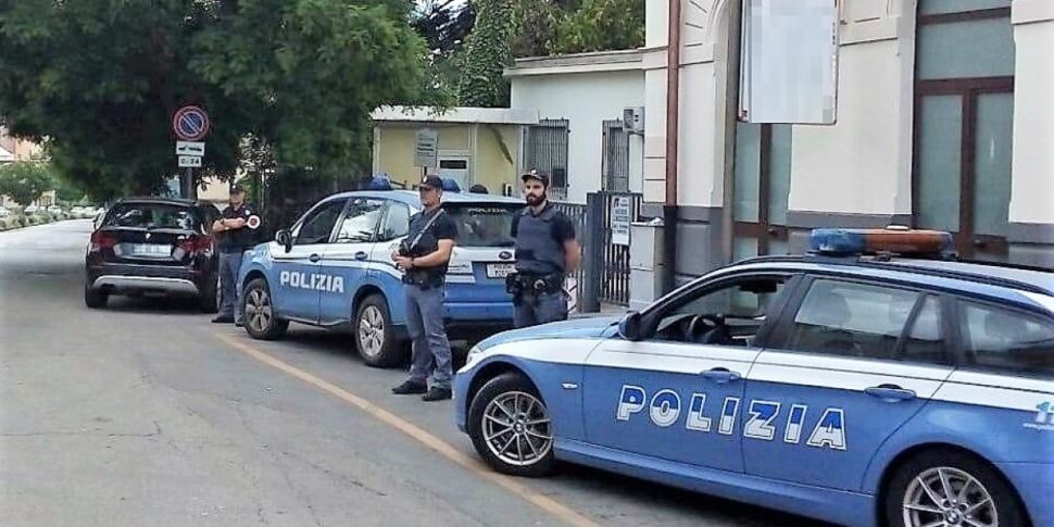 Costringevano i dipendenti a restituire parte dello stipendio, due arresti a Caltanissetta