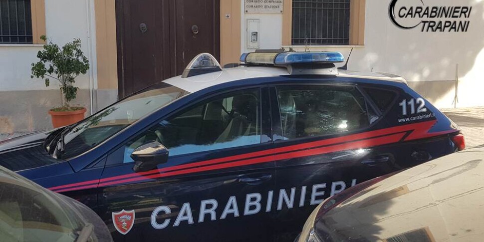 Minacce e botte alle madri, due arresti nel Trapanese