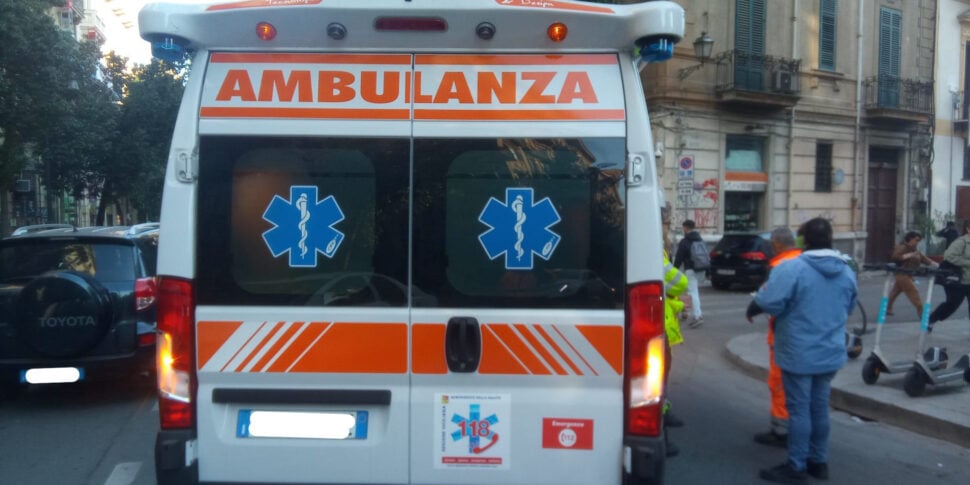 Marsala, bambino sviene sullo scuolabus: un maestro pratica il massaggio cardiaco e lo salva