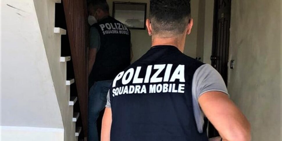 Caltanissetta, i vicini di casa segnalano lo spacciatore e lo fanno arrestare