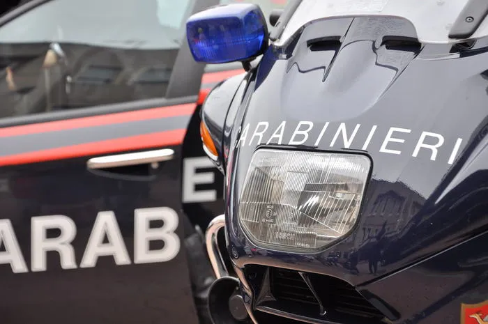 Carabinieri mettono in fuga ladri nel Catanese