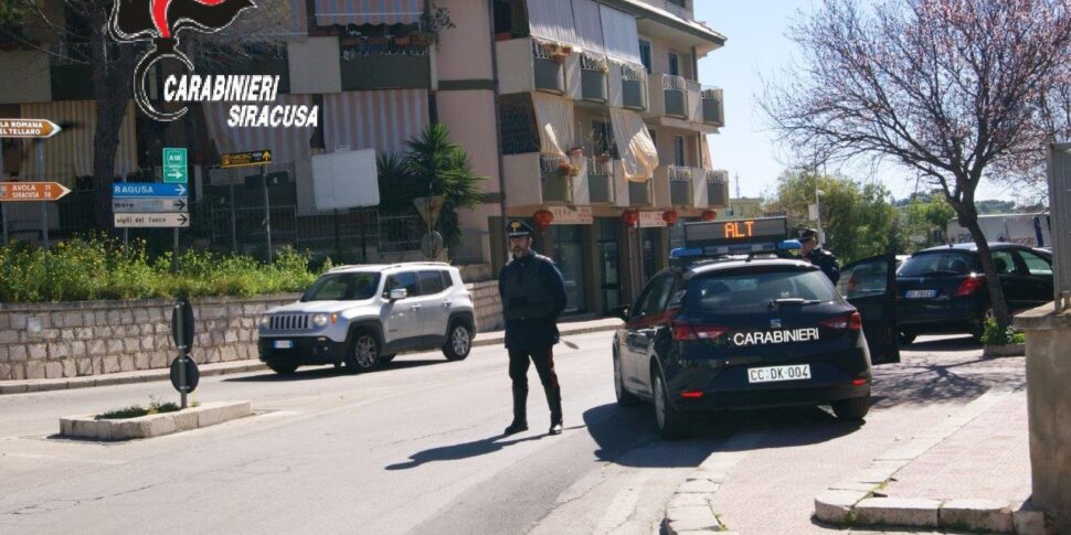 Noto e Avola, controlli in strada: tre denunciati, due per guida in stato di ebbrezza ed uno perché in possesso di una pistola