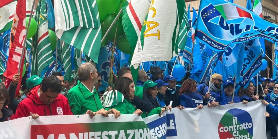 Palermo, corteo per il mancato rinnovo dei contratti nel settore del commercio