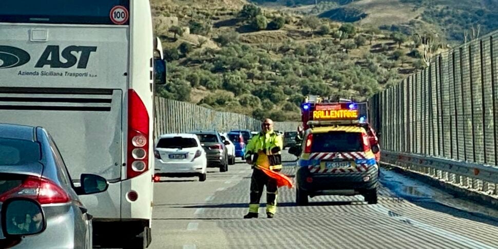 Due incidenti in poche ore sulla Messina-Catania: feriti e traffico bloccato