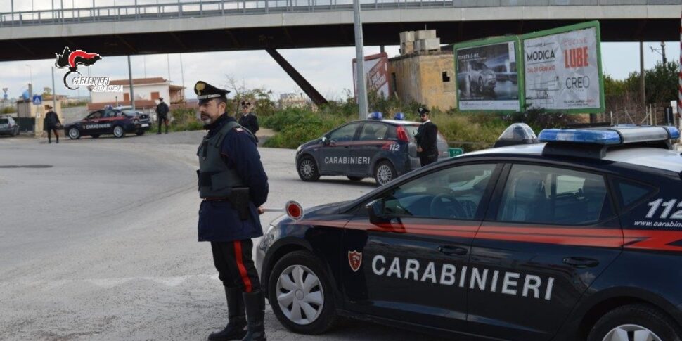 Rosolini, perseguita la ex e viene arrestato: per convincerla a tornare con lui inscenò un tentativo di suicidio in diretta social