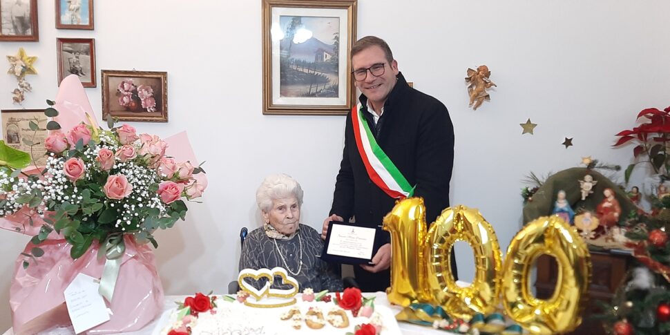 Castellammare del Golfo festeggia i cento anni di nonna Vincenzina