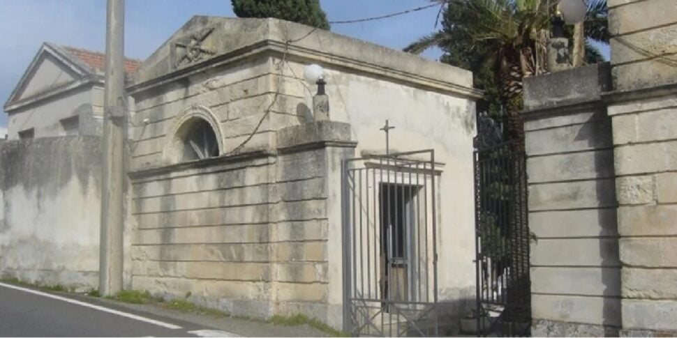 «Il cimitero è di entrambi i comuni»: il Cga pone fine alla storica contesa fra Alì e Alì Terme