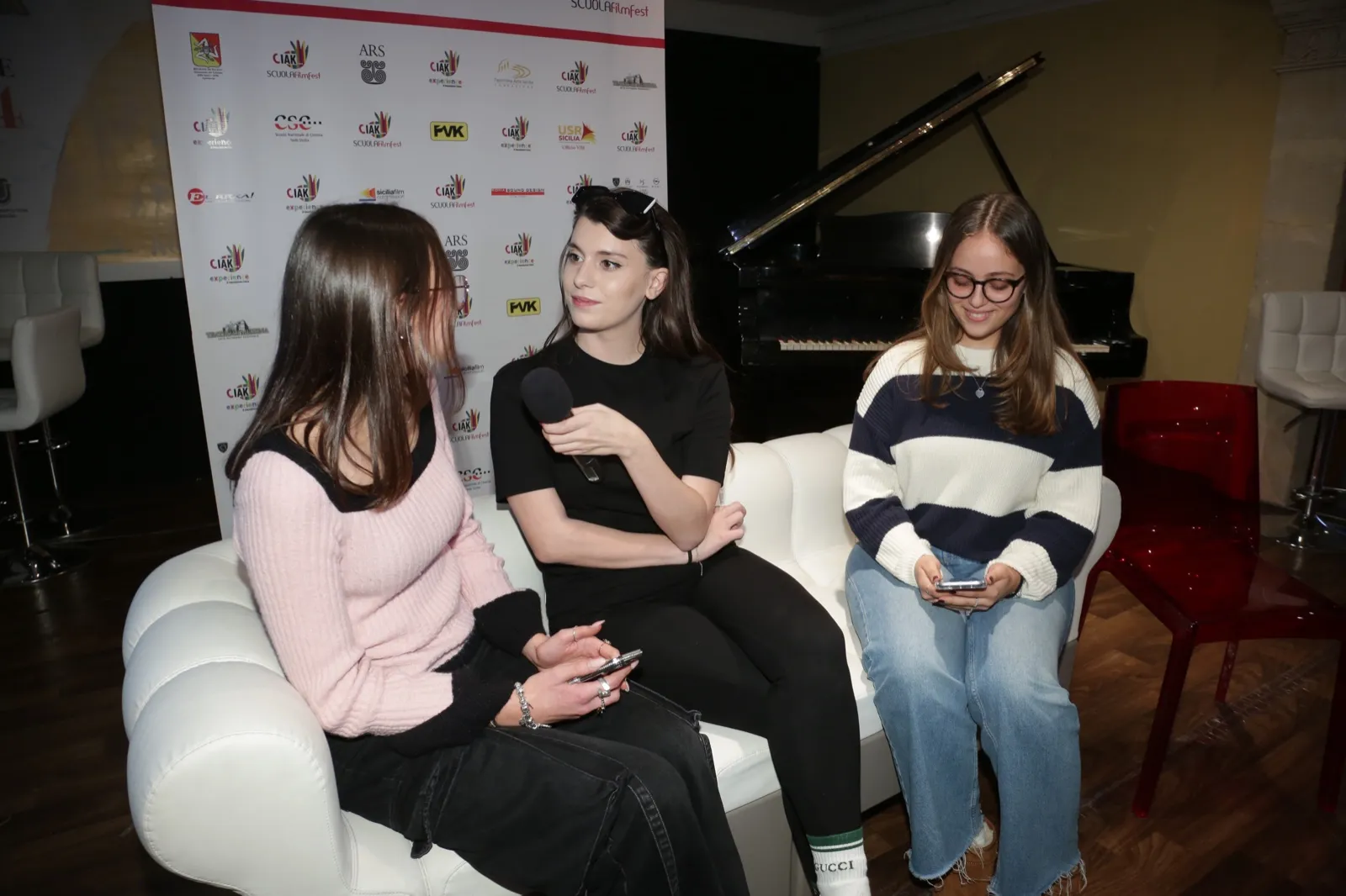 Giovanna Sannino intervistata da due liceali per due giorni