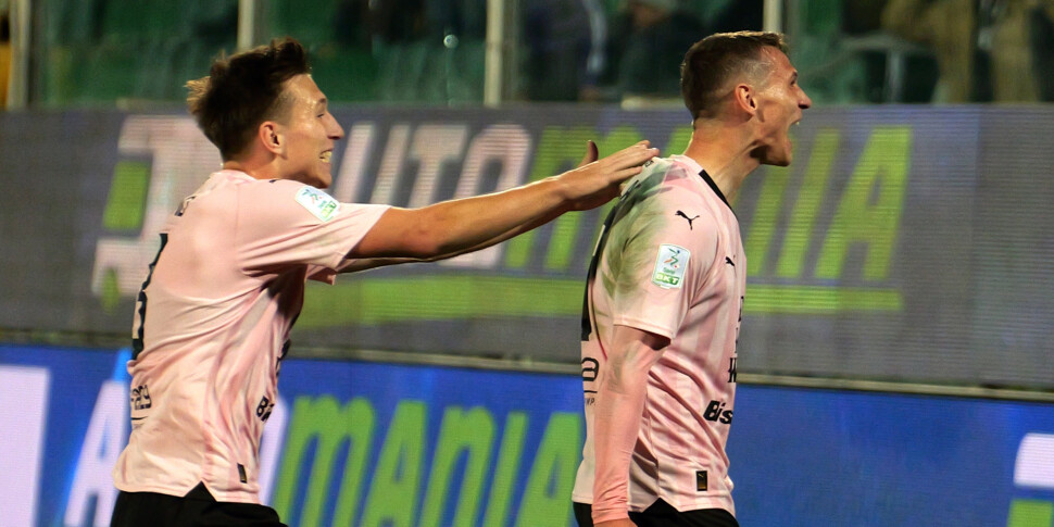 Il Palermo recupera due volte e batte la Cremonese all'ultimo respiro