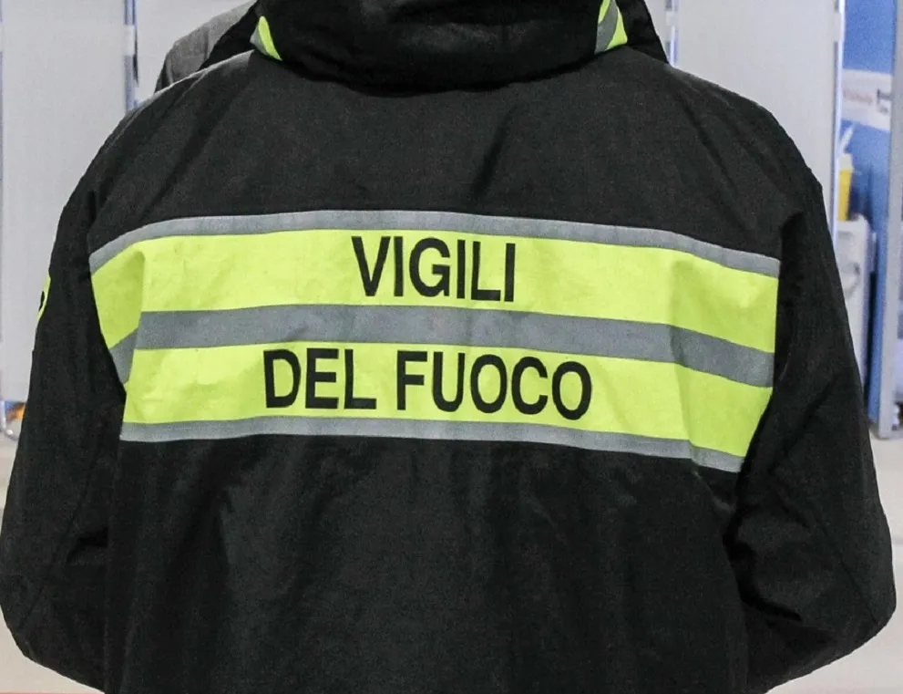 Incendio a Messina: luci dell'albero di Natale in corto circuito